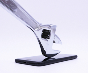 スニーカーやスマホのコーティングなら | 割れにくい